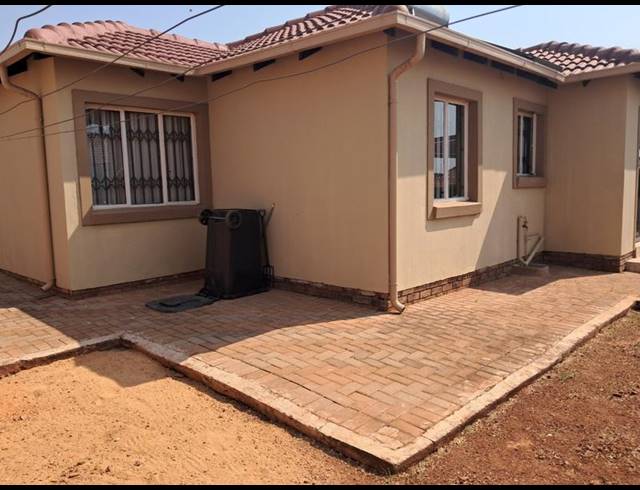 3 BEDROOM HOUSE FOR SALE IN THE ORCHARDS